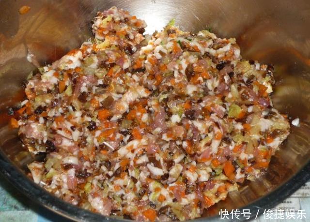 饺子馆老板不小心说漏嘴饺子馅加勺它，汤汁很浓郁，味道好千倍