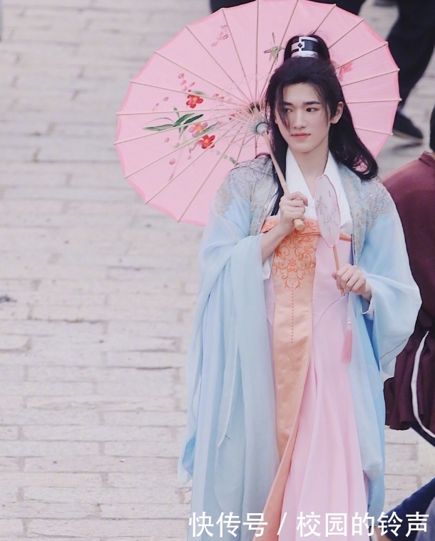 犯规|《萌探探探案》路透,小萌探宋亚轩颜值在线,吐舌头可爱到犯规