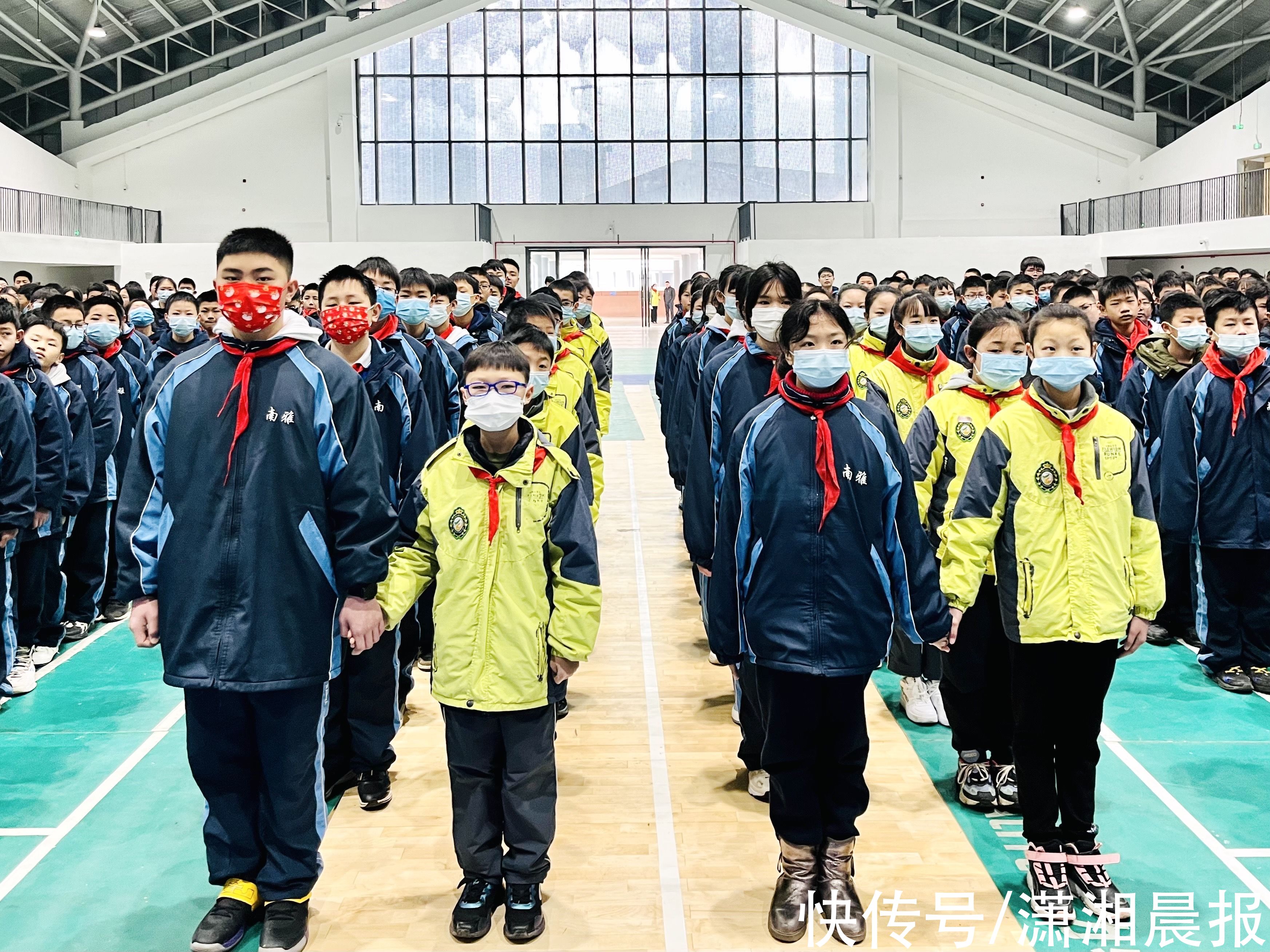 游园卡|初中生牵手小学生参加开学典礼，长沙中小学开启“小初衔接”新模式