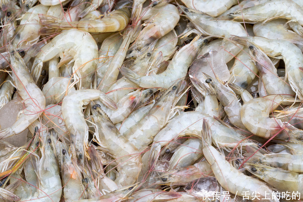 煮冻虾时,不要直接入锅,多加1个步骤,虾肉鲜嫩Q弹