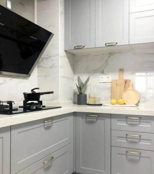 安装|为什么橱柜不要装背板好别以为是师傅偷工减料,其实这样好处多