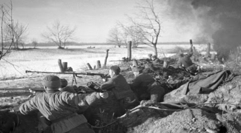 苏联|德军在莫斯科冻死10万余人，为啥不抢苏联人棉衣？斯大林留了一手