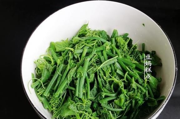 鲜嫩|热天，遇到此菜我必买，简单一拌，鲜嫩营养，很多人却不知道