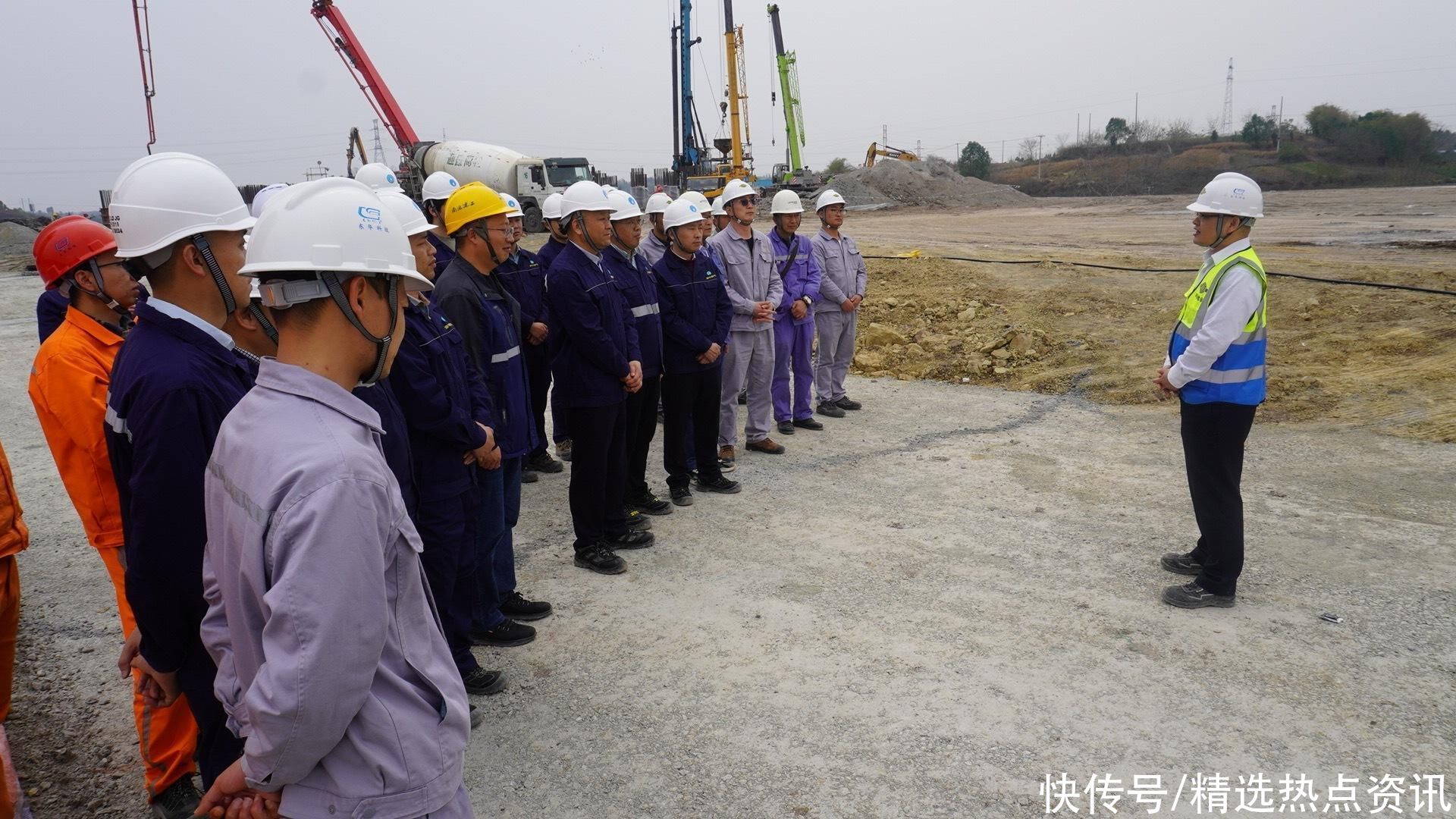 东华科技港华LNG项目982储罐开始水压试验