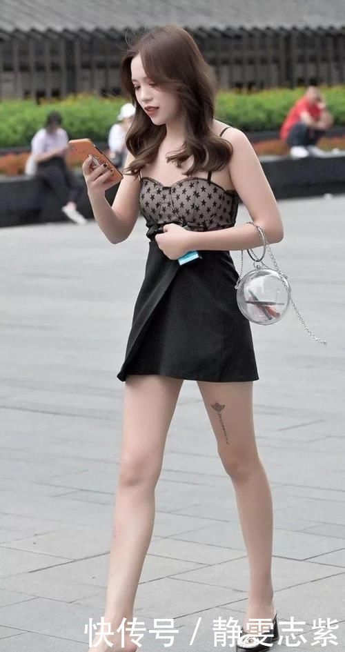 潮范儿美搭显然,穿抹胸的小姐姐胜穿吊带的小姐姐一筹