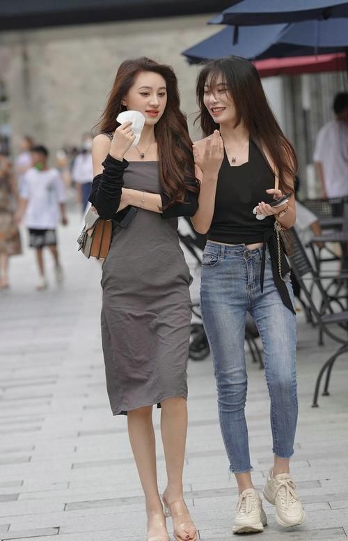 色调 合理利用深浅结合,选用清新柔美色调,可以更加显得减龄大方