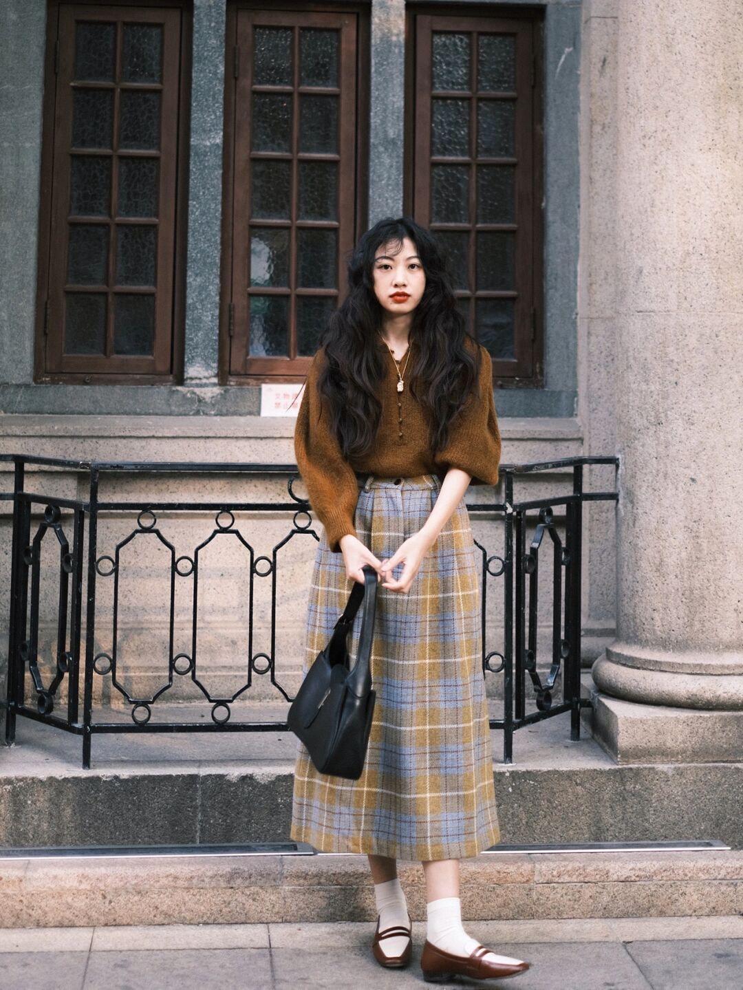 大衣|小个子女生冬季搭配指南|高腰短款羽绒服+宽松直筒牛仔裤,百搭又时尚!