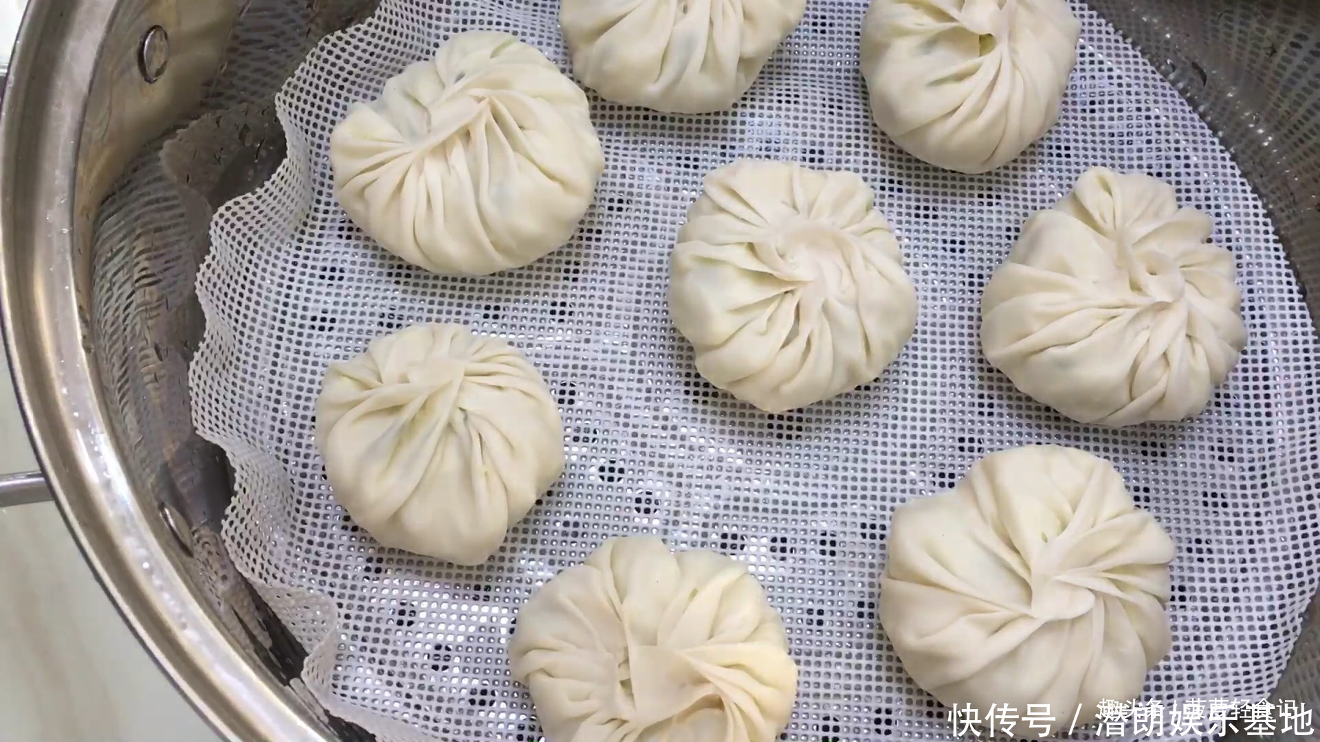 不和面做懒人素食包子,皮薄的像纸一样,吃到撑也不长肉,太鲜了