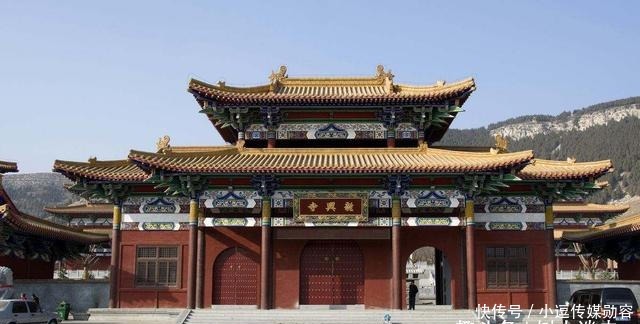 拜佛|朱元璋去拜佛问：朕要下跪吗？方丈回了八个字，保住全寺性命