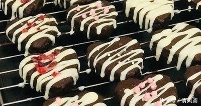 巧克力饼干别再买着吃了,不用水不用油,而且不用烤,在家就能做