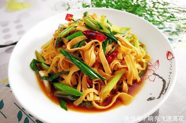 饭菜|立冬以后,这食材常给家人吃,和青芹蒜苗简单一炒,下饭菜妥妥的