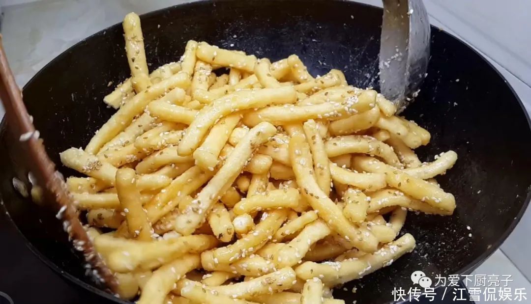 香甜|4个鸡蛋,1碗面,锅里炒一炒,又香又软又香甜,比沙琪玛还好吃!
