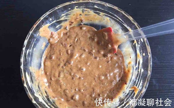 家里有面粉和大枣，就能做枣糕，比蛋糕简单香甜，新手一做就成功