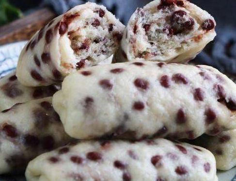 我家红豆从来都不煮,加上一碗面粉,蒸一蒸,软糯香甜超好吃