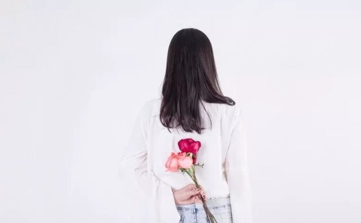 皱纹|女性快绝经时,身体会发出几个“暗号”,若你没有,绝经离你还远