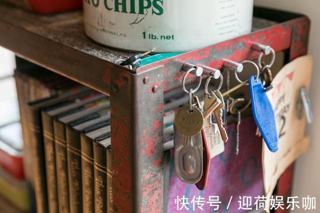 两只狗|70后夫妻的朴素生活:自律18年从不断舍离,家中照样干干净净