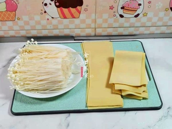  下饭|用这食材烧豆皮，比加肉还抢手，味美下饭，烧一烧上桌，光盘了