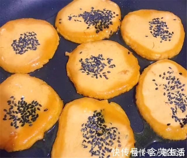 南瓜饼最好吃的做法,软糯香甜,做法简单,出锅家人抢着吃