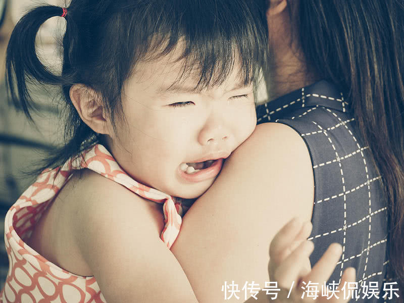 孩子|宝宝出现这些行为,都是在提醒妈妈我缺安全感了!六岁后难挽救