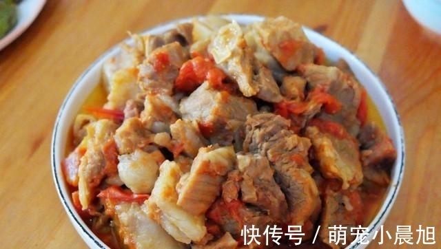 妈妈在厨房忙活2小时,做出4道家常菜,成本不足100元,清淡营养