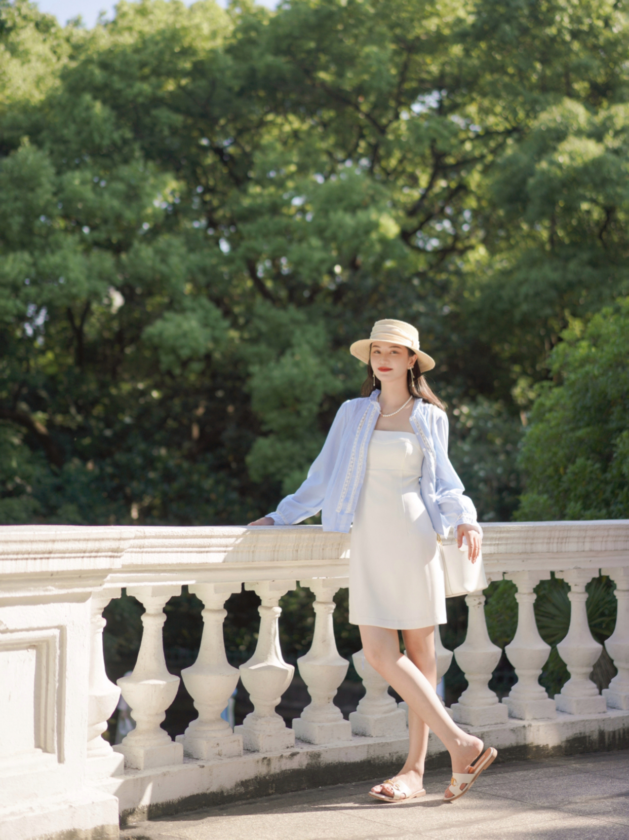 短袖|今夏怎么穿搭才时髦?短袖T恤搭配牛仔裤简约高级,秒变气质女神