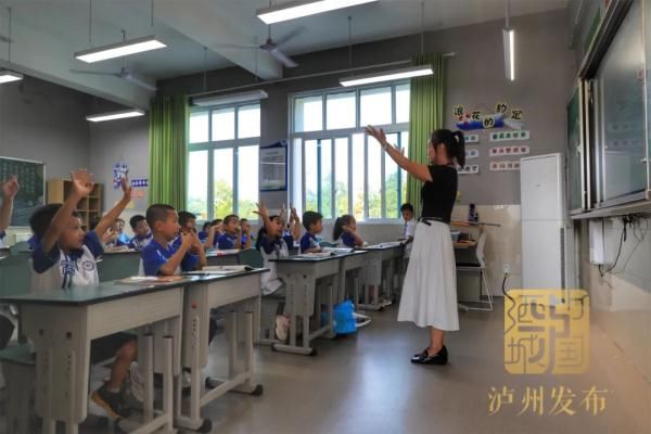 震后复学：这堂小学语文课很特殊|泸县88725名学生返校| 高三学生