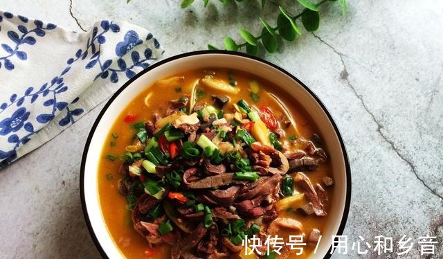 羊杂|一个人吃饭也不将就，千张配它煮一锅，酸辣开胃，好吃管饱不长肉！