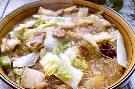 白菜炖粉条怎样做才好吃?饭店大厨分享技巧,白菜软烂粉条爽滑