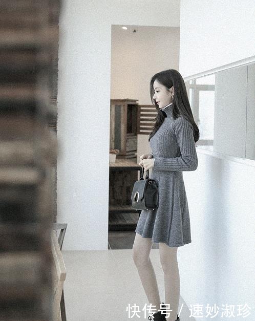 蓝灰色|孙允珠高清美图:麻纹高领蓝灰色甜美针织裙!