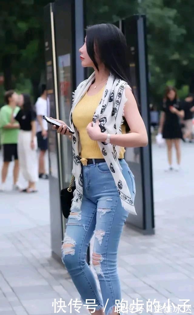 穿搭|打底裤的搭配显得韩流范十足,使整体更清纯高贵