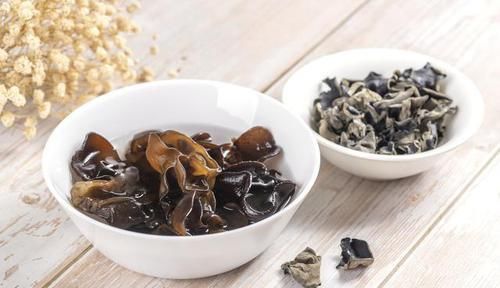 只要＂5＂分钟，快速泡发黑木耳，省时又省力