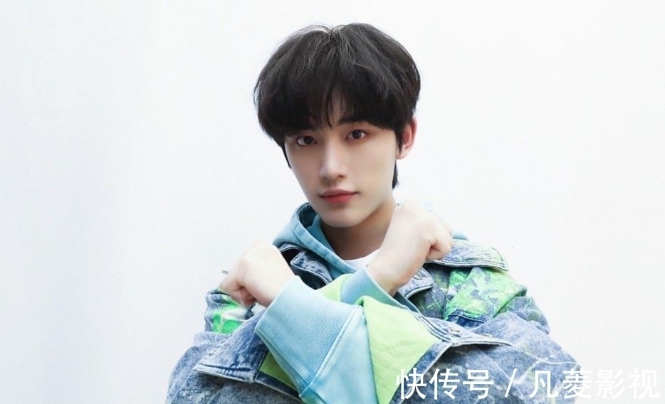 时代少年团成年组终合体,马嘉祺出现仅一秒,与何老师意外撞衫