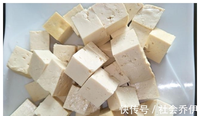 懒人快手菜|没想到豆腐这么好吃，只用1种调味品，简单易做，吃一口就上瘾