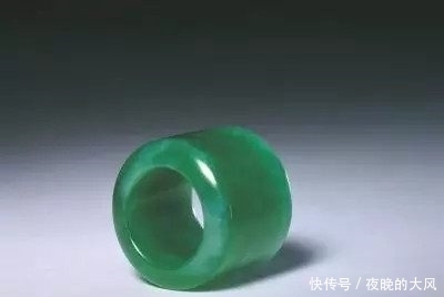 制成的扳指|玉扳指的前世今生,为何它最能体现男人的身份和地位?