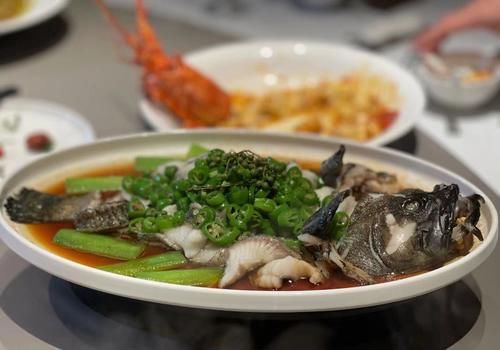 创意虾籽豆腐烩龙虾油条脆，私房牛肉妈妈脆炒肚带你穿越回民国宴