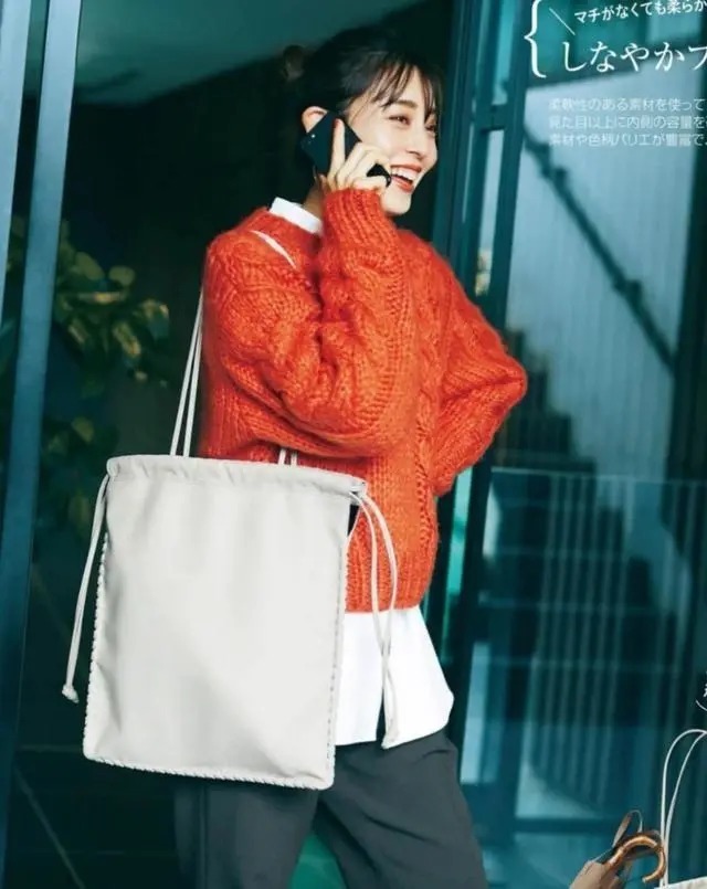 穿搭 女人过了40岁,衣服颜色尽量不选灰色和驼色,这些颜色更有气质