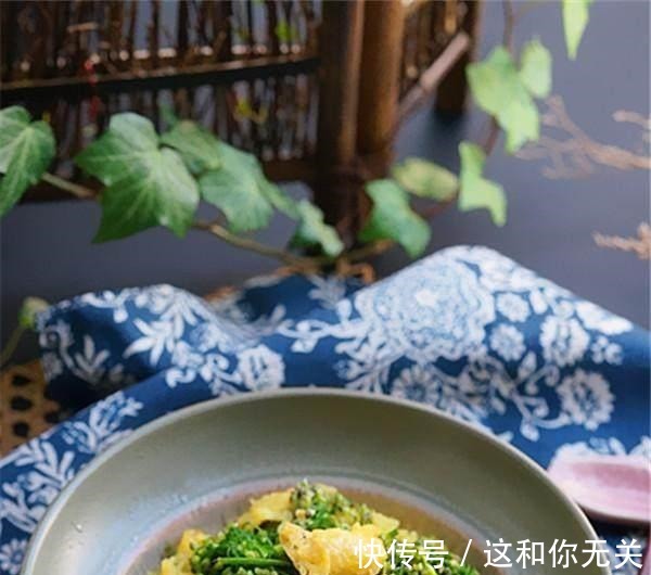 鸡蛋|此花别再扔了, 和鸡蛋一炒, 就是饭店一道香喷喷的菜肴美味!