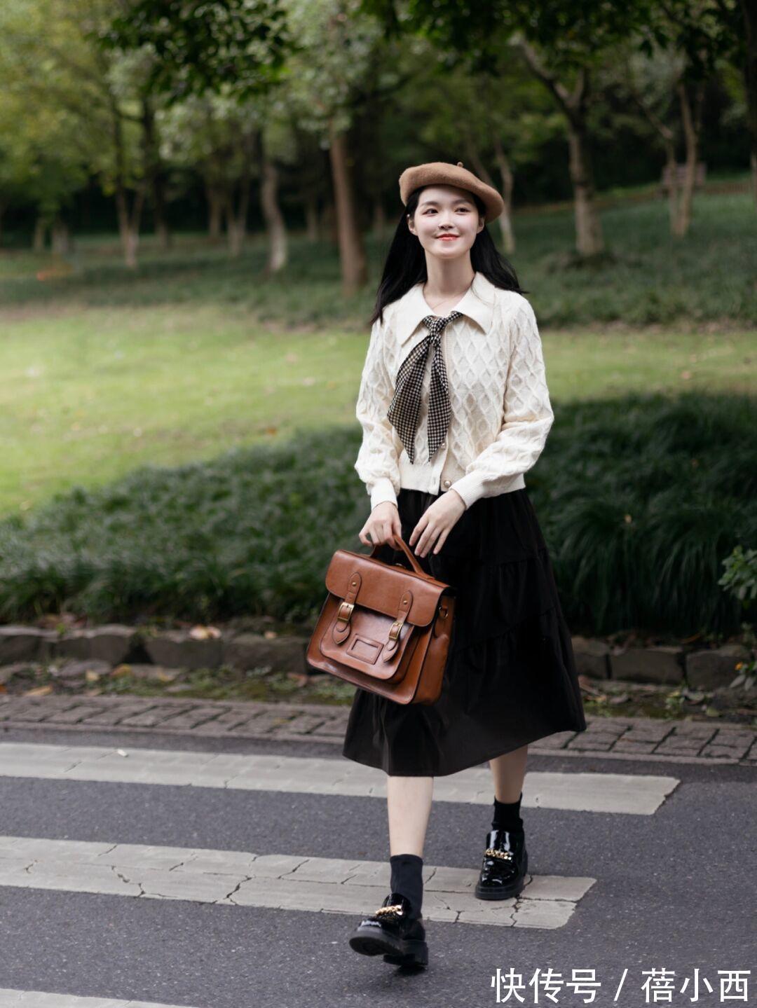 学院风 小白鞋过时了,今年冬季流行“乐福鞋”,搭配裤子、半身裙都高级