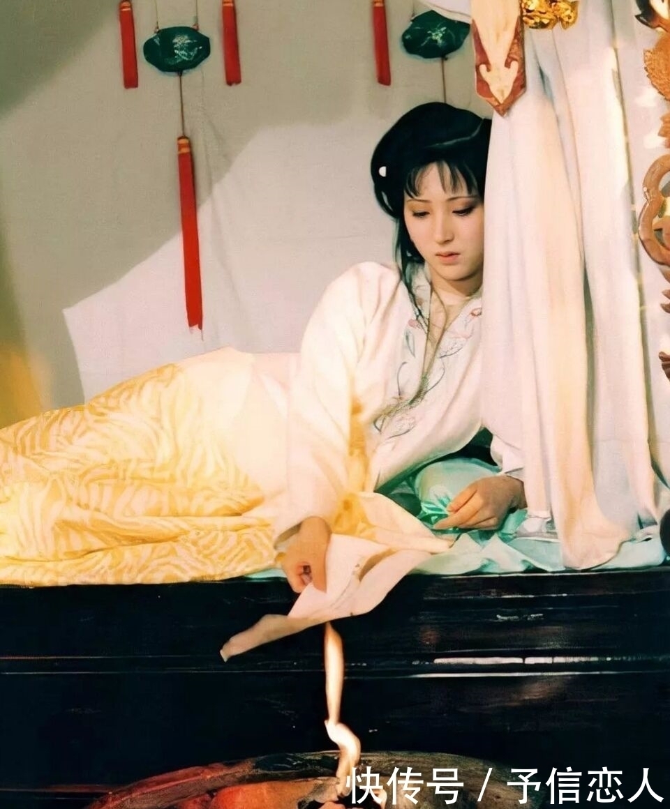 贾政!贾宝玉读书一窍不通,为何轻易考中乡试第七?贾政一语道出答案