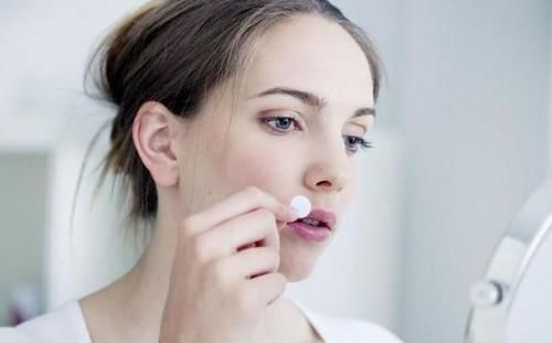 打泡网|刚打湿脸就急着抹洗面奶？难怪皮肤差还长痘，80%的人都在犯！