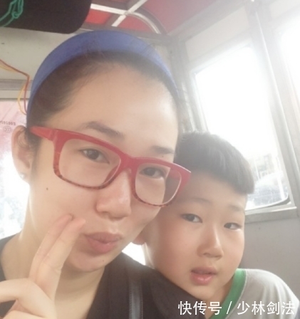 零零后|冻龄妈妈走红,与儿子同框像两姐弟,宝妈:我都是三个孩子的妈了