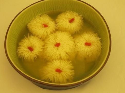 切成|日本厨师炫刀工,将豆腐切成菊花,中国大厨笑道不过是雕虫小技