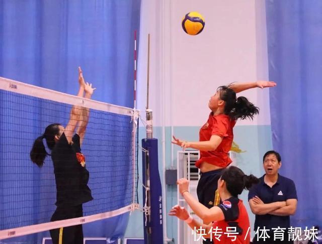 副攻|惊喜！女排冠军教头亲训18岁副攻新星，未来或成李盈莹最佳搭档