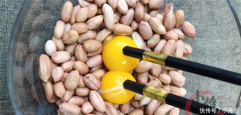 营养|花生米加2个鸡蛋,没想到这么好吃,营养又解馋,比大鱼大肉都香