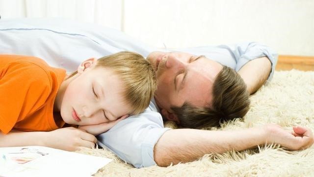 袭胸|儿子9岁袭胸,原因来自母子不分床,父母的过错由谁买单?