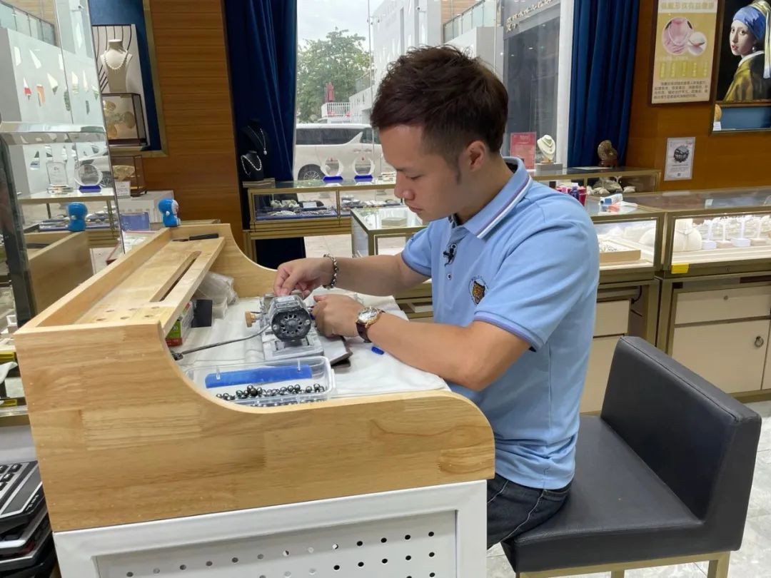 南海区 为爱美人士提供浪漫首饰!“90后”一手打造南海首家珍珠文化馆→