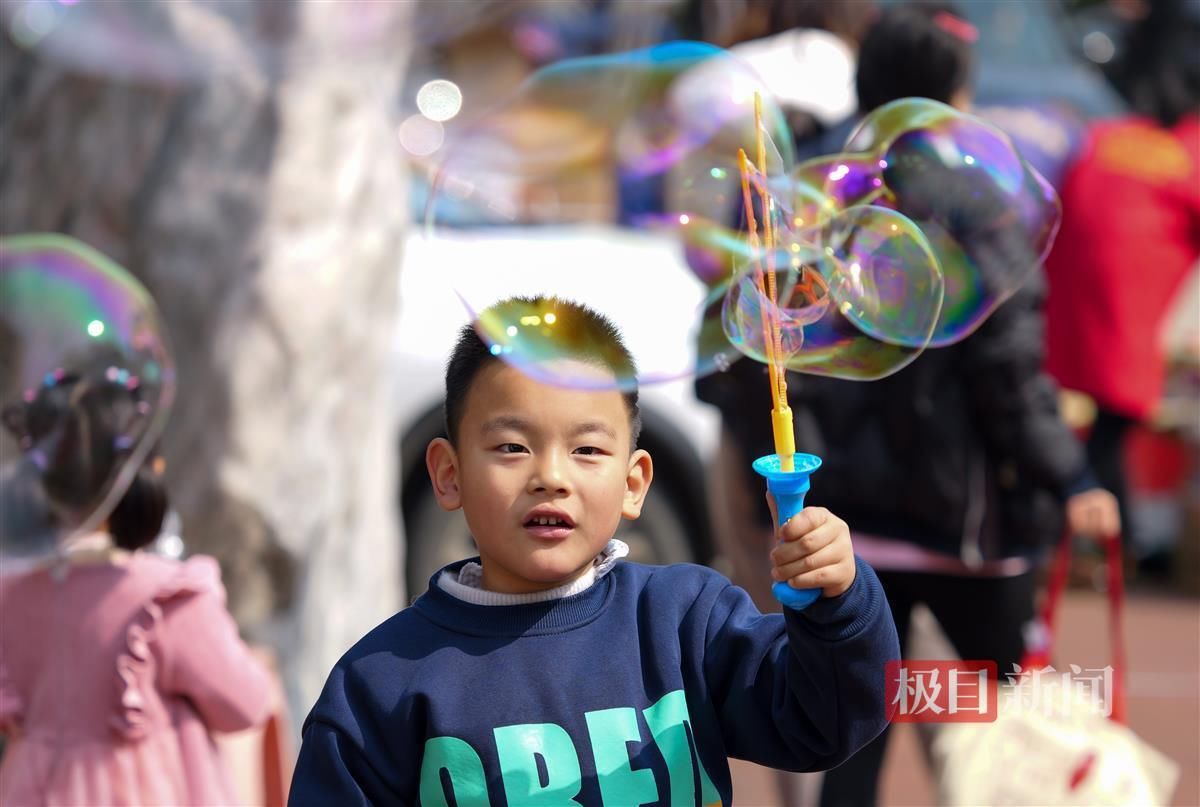 最是一年春好处，登山踏青正当时