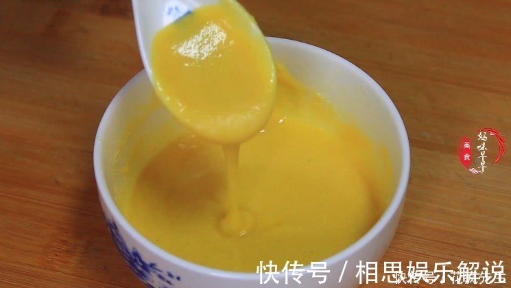 酥脆|烙油饼该用冷水还是开水？面点师教你正确做法，金黄酥脆，太香了
