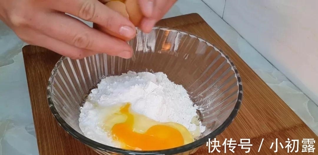 面包|面粉这样做才好吃, 不用烤箱, 不用黄油, 也能做出拉丝面包, 超香