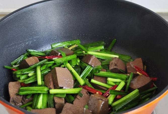 开春“第一鲜”,女人多吃些,瘦身又排毒,增强抵抗力,3块钱一斤